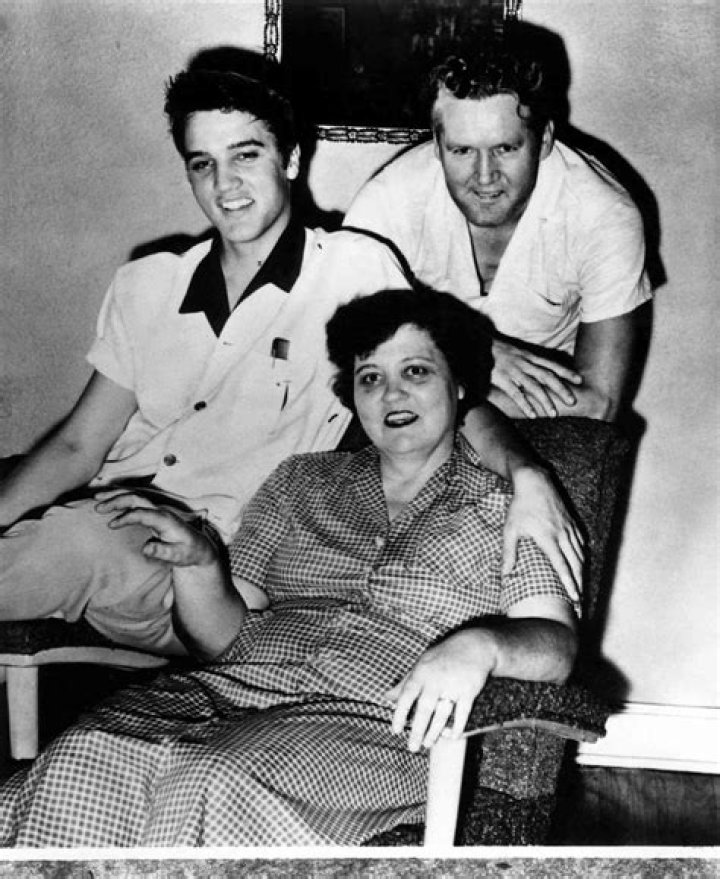 
Who Are Elvis Presley’s Parents, Vernon and Gladys Presley? 