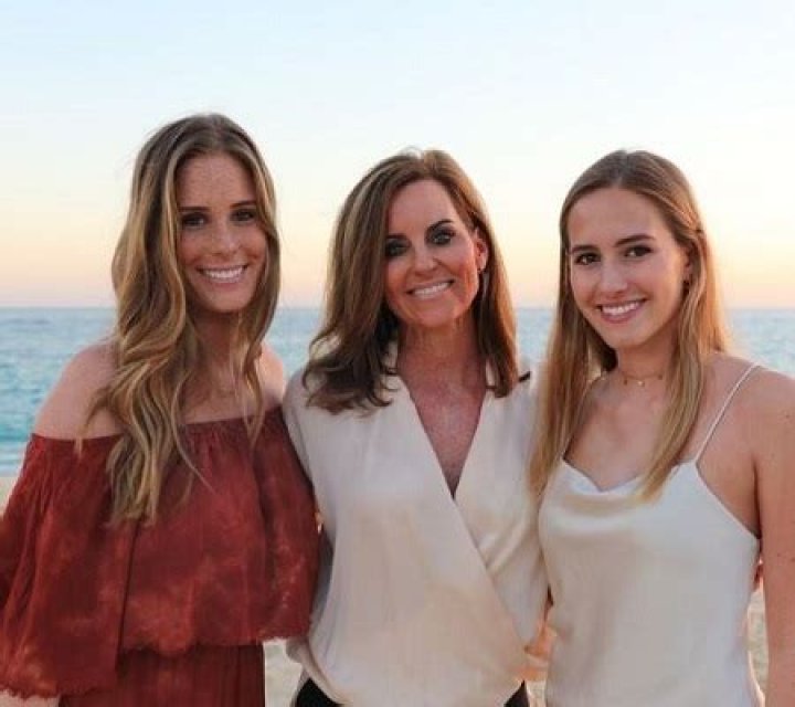 
Who Are Natalie Buck And Trudy Buck? Meet Joe Buck Kids, Family And Net Worth 