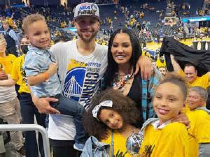 
Who are Stephen Currys Parents? Stephen Curry Biography, Parents Name and More 