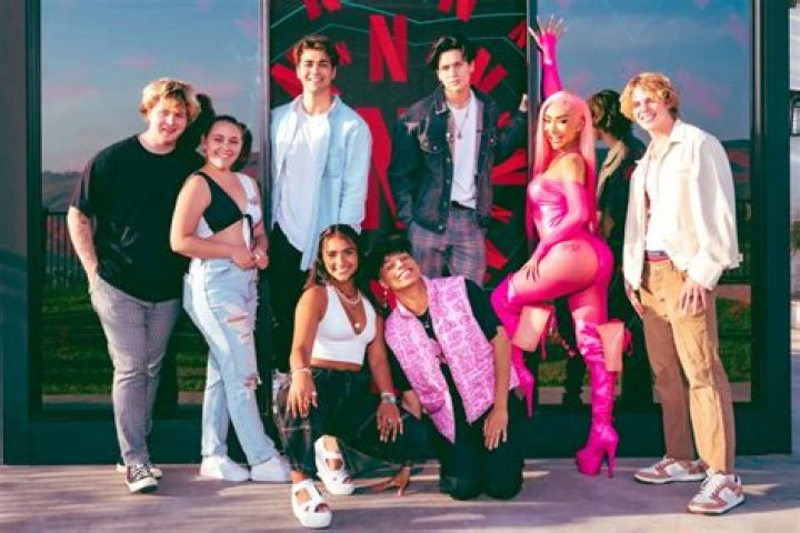 Who are the members of THE HYPE HOUSE?