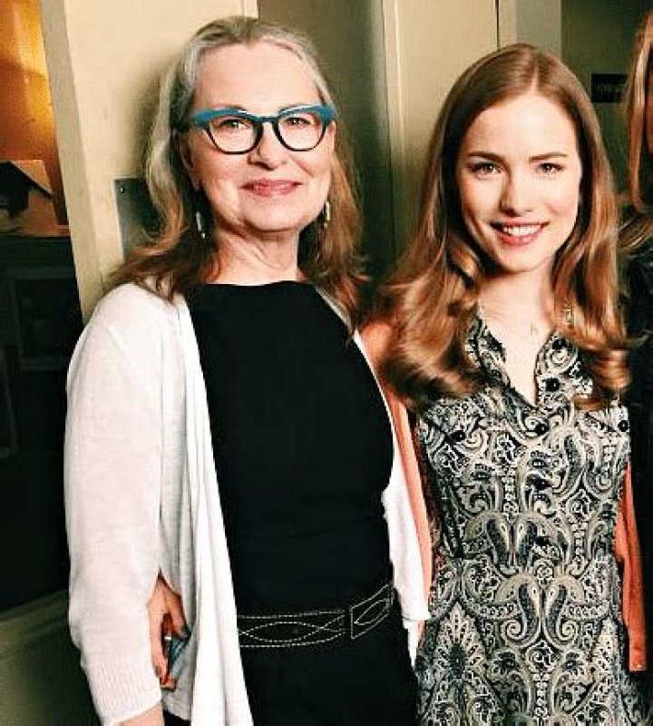 
Who Are Willa Fitzgerald Parents Edward Fitzgerald And Judith Dohse? Meet ’18½’ Actress Family 