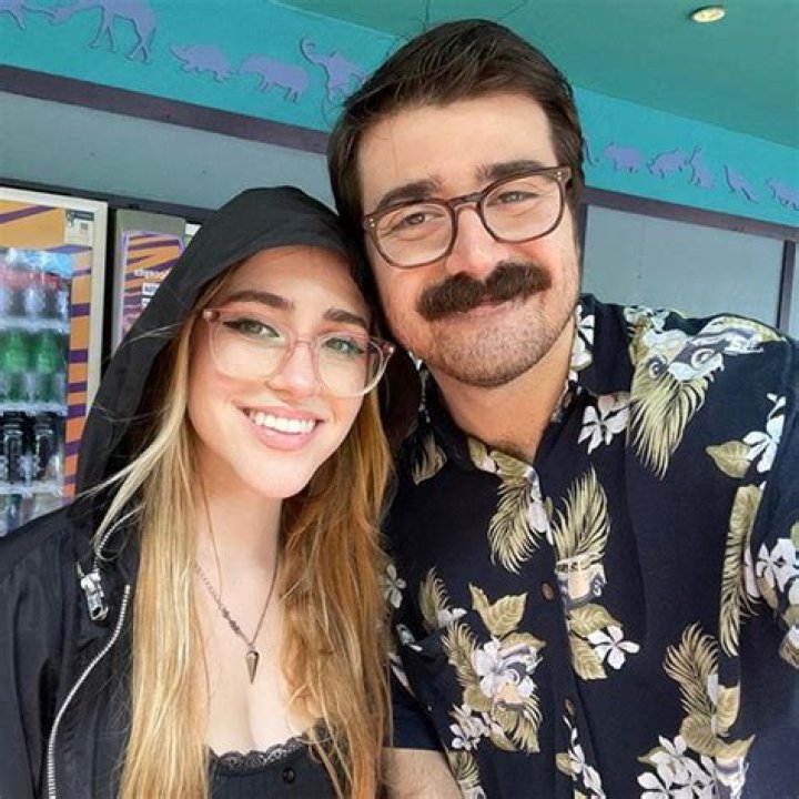 
Who Is Eddy Burback’s Girlfriend, Chrissy Tiber? Age And Net Worth 