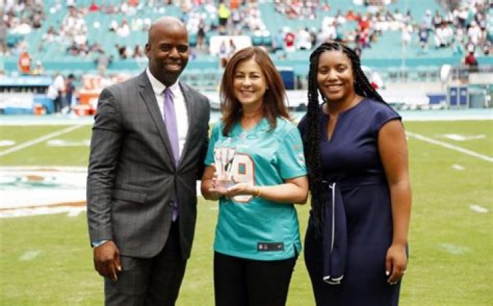 
Who Is Elizabeth Jenkins, Jason Jenkins (Dolphins) Wife? 