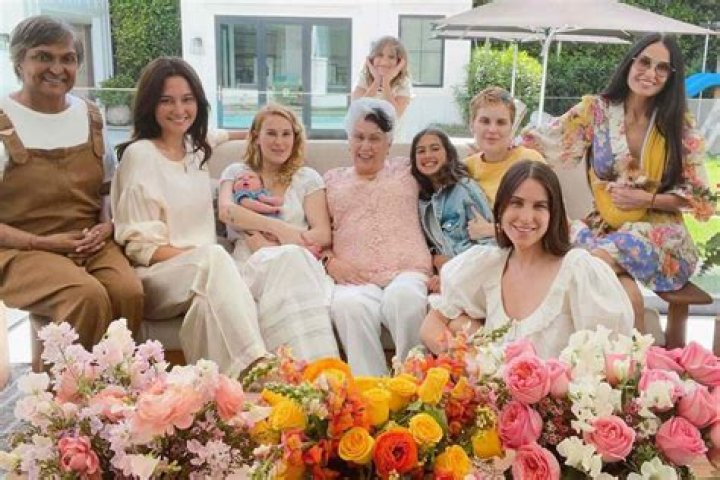 Who Is Emma Shannon? Better Things Actress Parents Age And Instagram Bio