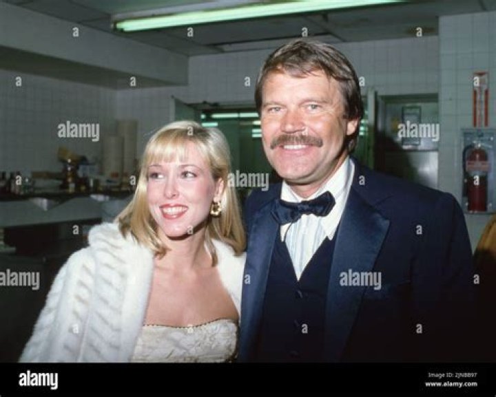 Who is Glen Campbell’s wife Kimberly Woolen? Her Wiki: Age, Height, Net Worth Today, Married, Family, Children, Education, Job