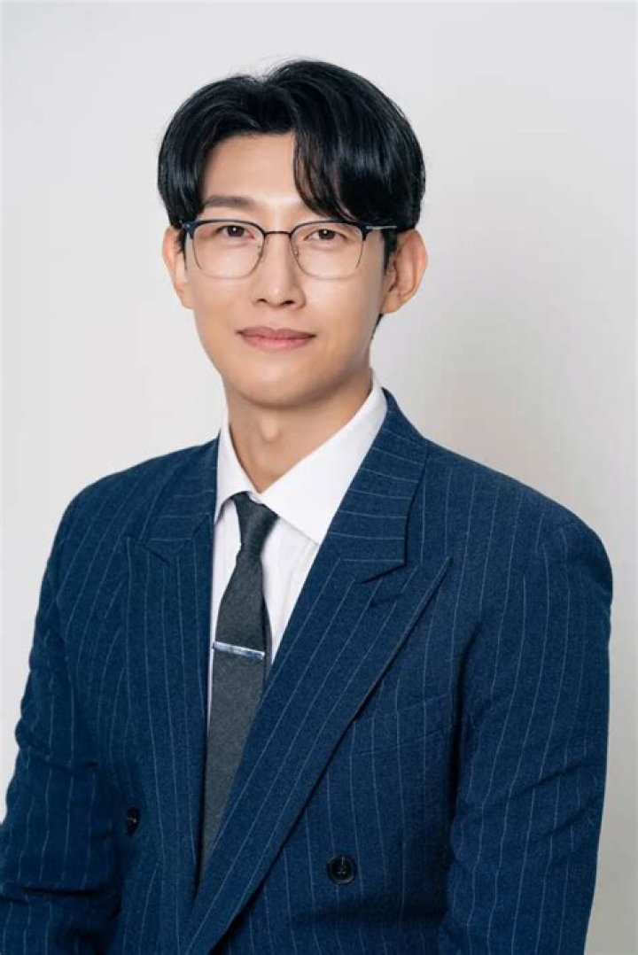 
Who Is Kang Ki-Young Married In 2022? Actor Dating Life And Career Earnings Explained 