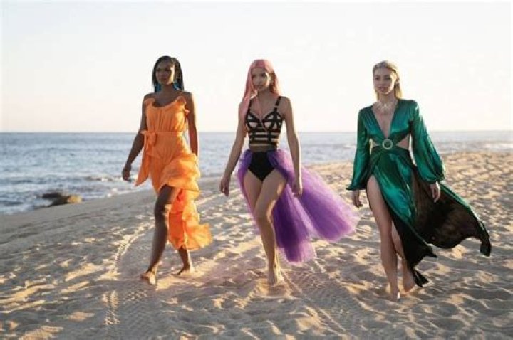 
Who Is Mia Emani Jones On FBoy Island Season 2? Meet The 26-Year-Old Dental Student 