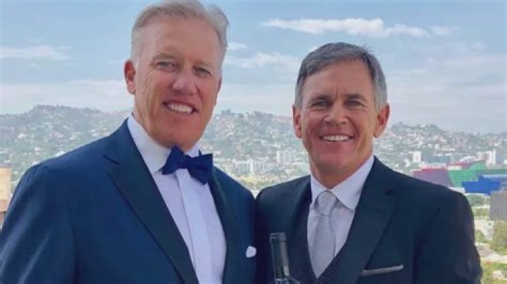 
Who Is Patrick Fabian’s Wife, Mandy Fabian? All We Know About His Love Life 