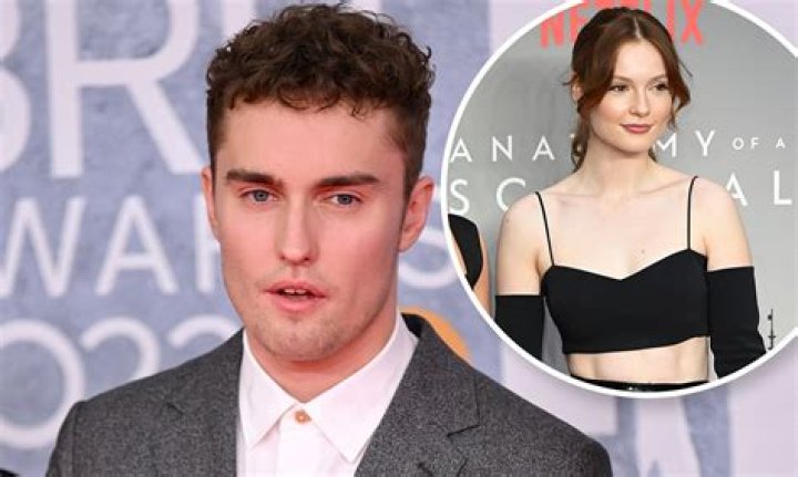 
Who Is Sam Fender’s Girlfriend or Partner? 