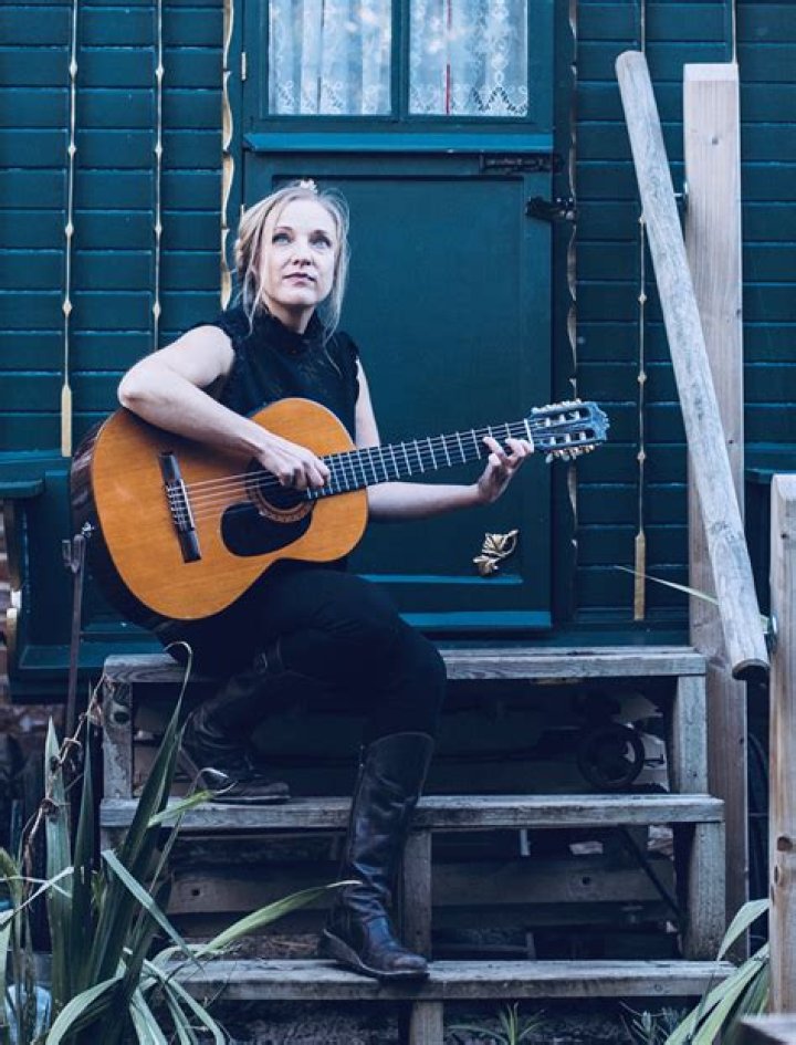 
Who Was Singer Rowan Godel? Death News Shared on Facebook As She Passed Away Surrounded By Family 