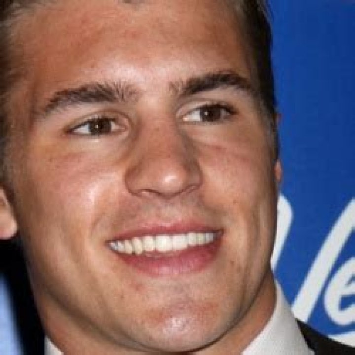 ZACH PARISE Height, Weight, Net Worth, Age, Birthday, Wikipedia, Who, Instagram, Biography