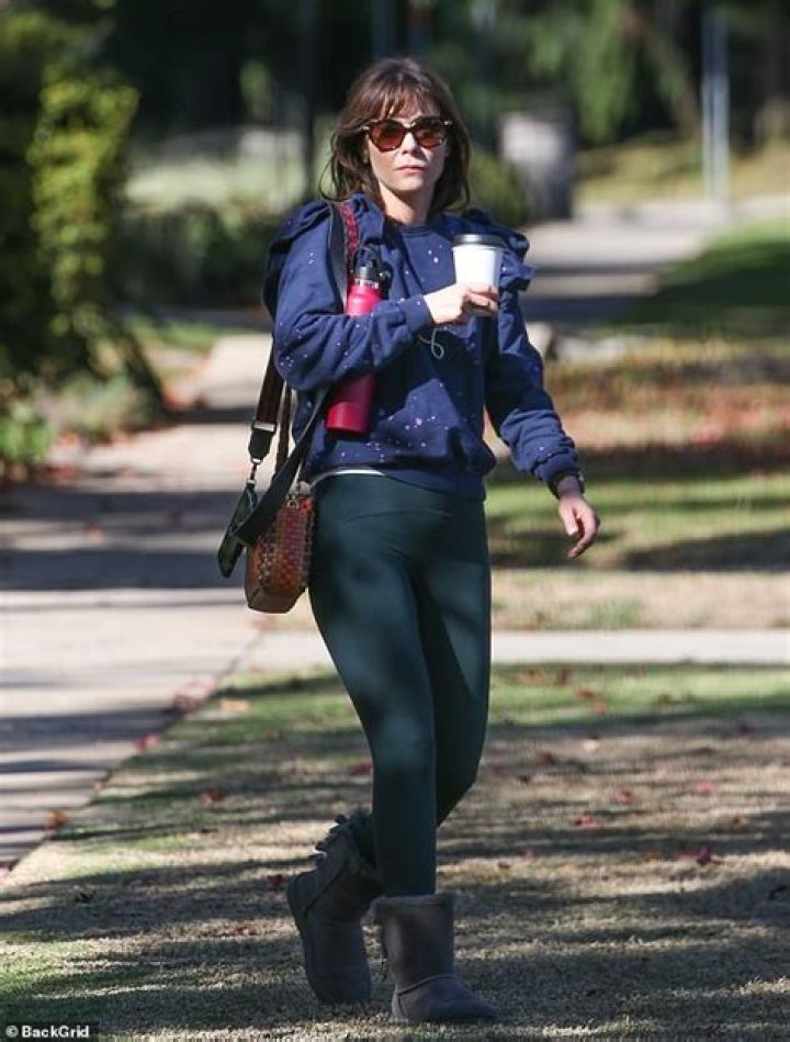 
Zooey Deschanel Weight Loss Journey – Before And After Photos 